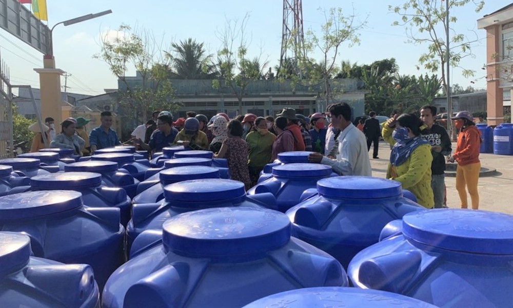 SV388 Fun tặng hơn 1000+ bồn chứa nước sạch cho người dân miền Tây